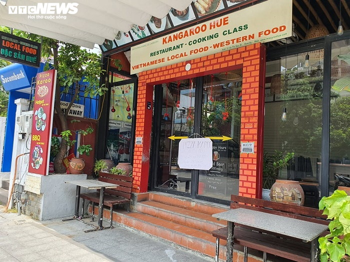 Hết hạn cách ly xã hội, đường phố Huế vẫn vắng bóng người - 6