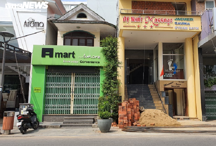 Hết hạn cách ly xã hội, đường phố Huế vẫn vắng bóng người - 5