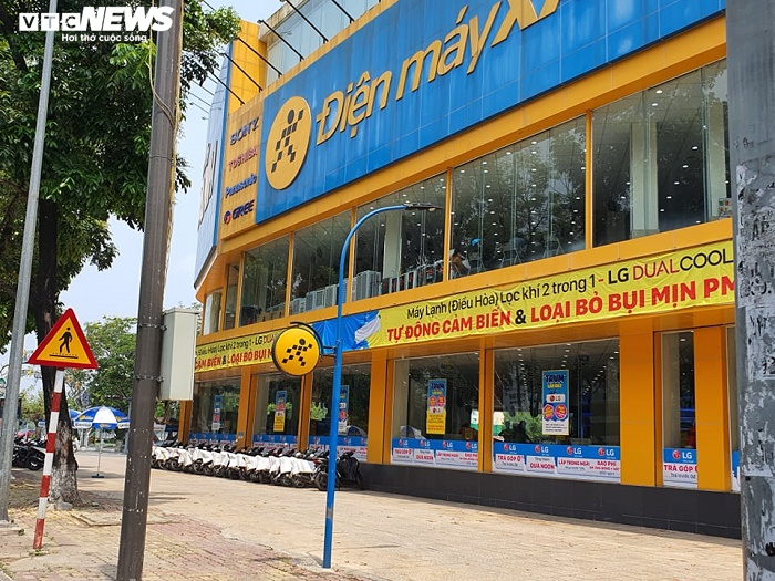 Hết hạn cách ly xã hội, đường phố Huế vẫn vắng bóng người - 10