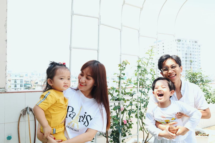 Cuộc sống của Khánh Thi - Phan Hiển thay đổi thế nào trong mùa dịch COVID-19? - 1