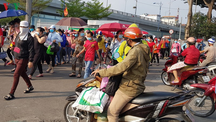 Công ty TNHH Pouyuen Việt Nam trở lại hoạt động sau 2 ngày tạm dừng - 10