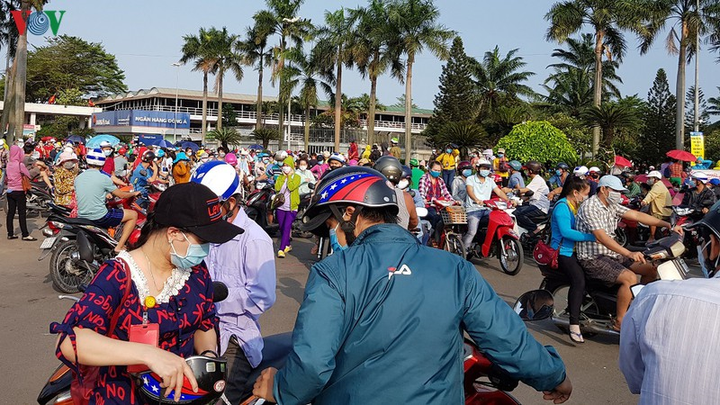 Công ty TNHH Pouyuen Việt Nam trở lại hoạt động sau 2 ngày tạm dừng - 5