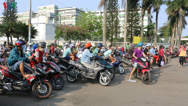 Công ty TNHH Pouyuen Việt Nam trở lại hoạt động sau 2 ngày tạm dừng - 7