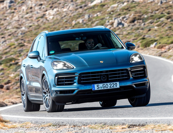 Doanh số bán hàng của Porsche sụt giảm do COVID-19 - 1