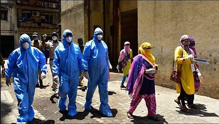 Lên tuyến đầu chống COVID-19, nhân viên y tế Ấn Độ nhận lương 10.000 đồng/ngày - 3