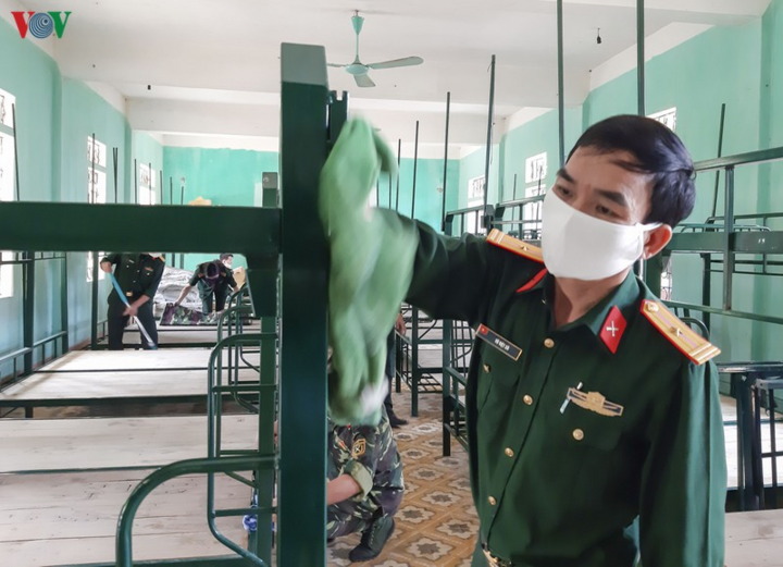Những người ở phía sau cuộc chiến chống dịch COVID-19 - 2