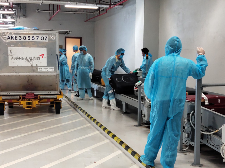 Chuyến bay chở 308 kỹ sư Hàn Quốc hạ cánh tại sân bay quốc tế Vân Đồn - 4