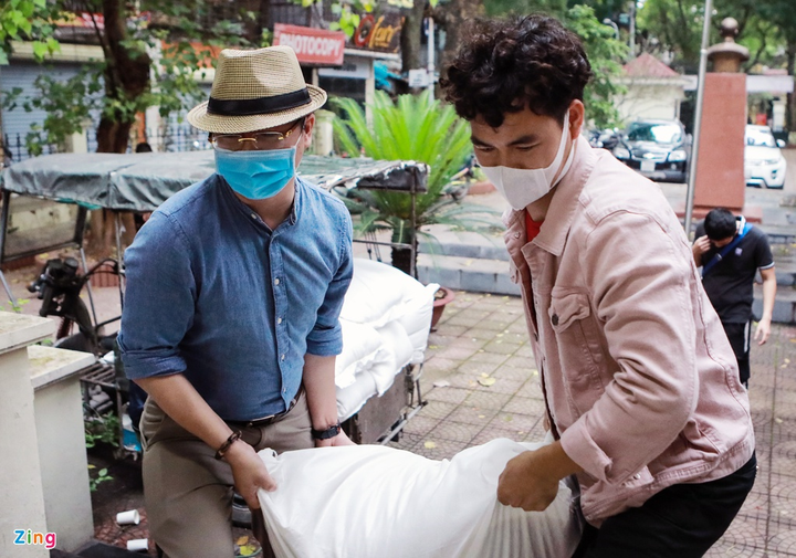 Xuân Bắc, Tự Long chung tay gói quà gửi tặng người nghèo - 6