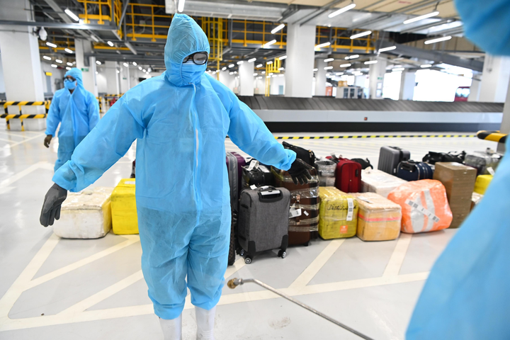 Chuyến bay chở 308 kỹ sư Hàn Quốc hạ cánh tại sân bay quốc tế Vân Đồn - 3