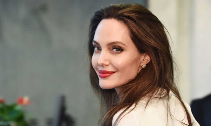 Tại sao Angelina Jolie là tiêu chuẩn vàng nhan sắc thế giới? - 10