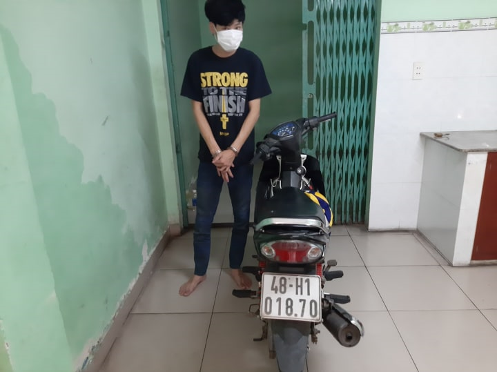 Khởi tố nam thanh niên giở trò đồi bại với người phụ nữ lang thang ở TP.HCM - 1