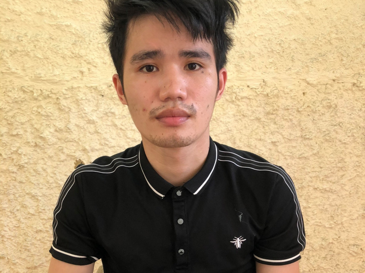 Khởi tố kẻ đâm trọng thương bạn cùng phòng cách ly - 1