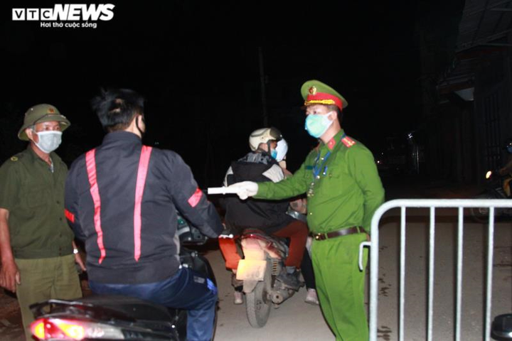 Hơn 1.200 mẫu xét nghiệm liên quan ca bệnh 266 ở Hà Nội âm tính với virus corona - 1