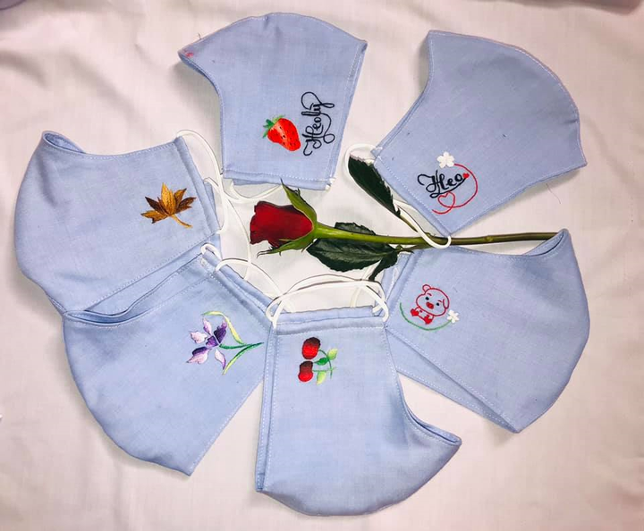Giải khuây 'mùa' cách ly, chị em so khéo tay bằng cách thêu khẩu trang vải - 4