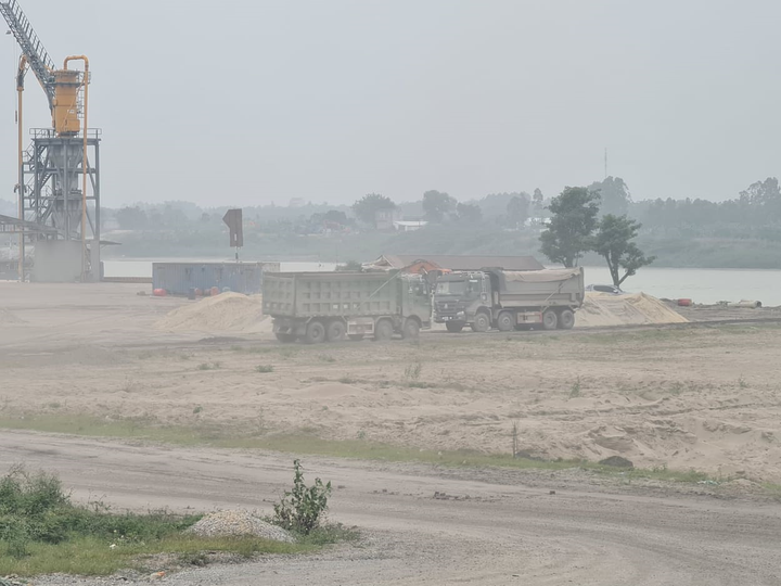 Bãi tập kết vật liệu trái phép lộng hành: UBND tỉnh Bắc Ninh vào cuộc xử lý - 2