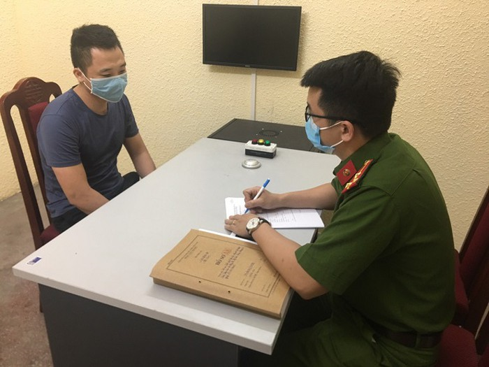 Cướp điện thoại, còn dọa tung ảnh 'nóng' tống tiền cô gái - 1