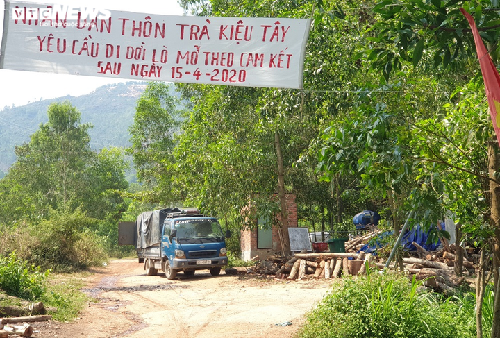 Lò mỡ ‘bức tử’ môi trường, dân bức xúc chặn xe đêm ngày - 4