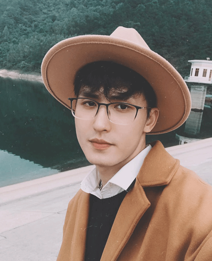 Thầy giáo điển trai 'gây bão' sau buổi livestream dạy Toán - 5