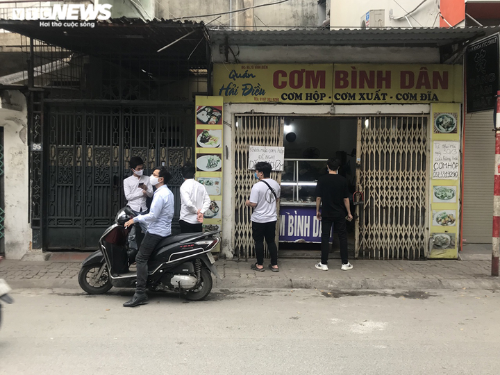 Sát ngày hết lệnh cách ly, hàng quán Hà Nội rậm rịch đón khách - 7