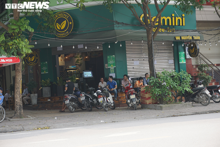 Sát ngày hết lệnh cách ly, hàng quán Hà Nội rậm rịch đón khách - 1