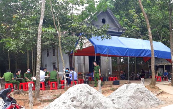 Hoảng hốt phát hiện mẹ chết dưới giếng, em gái chết trong nhà - 1