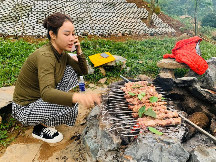 NSƯT Việt Hoàn làm nhà tranh vách đất trong trang trại rộng 10.000 m2 - 10