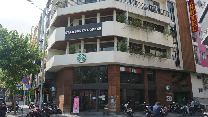 Hàng quán ở TP.HCM rục rịch mở cửa trở lại - 2