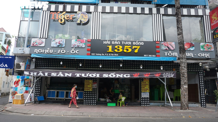 Hàng quán ở TP.HCM rục rịch mở cửa trở lại - 4