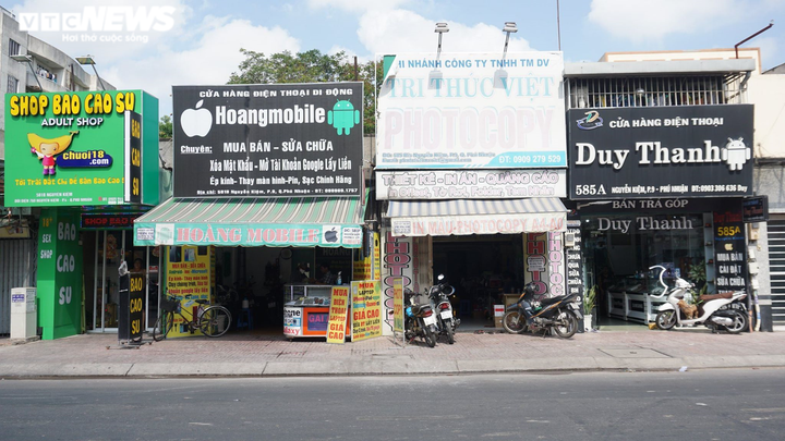 Hàng quán ở TP.HCM rục rịch mở cửa trở lại - 7