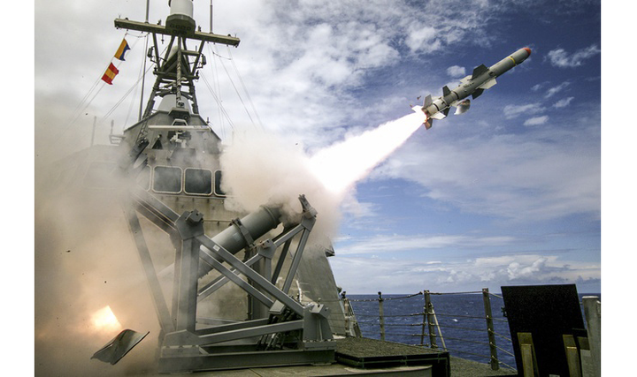 Ông Trump chỉ đạo hải quân Mỹ 'phá hủy' tàu Iran nếu bị tấn công - 1