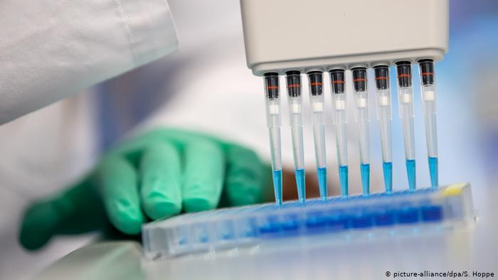 Số người chết ở Tây Ban Nha vượt 21.000, Đức thử nghiệm vaccine ngừa COVID-19 - 2