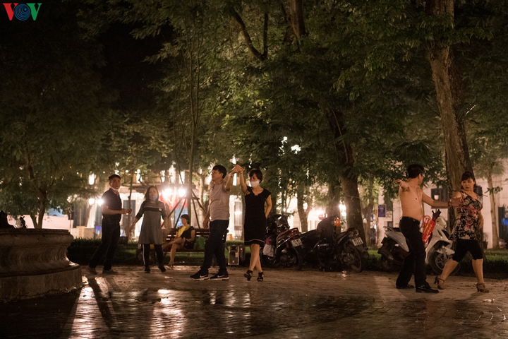 Hình ảnh hiếm khi lặp lại ở Hà Nội trước ngày hết cách xã hội - 10