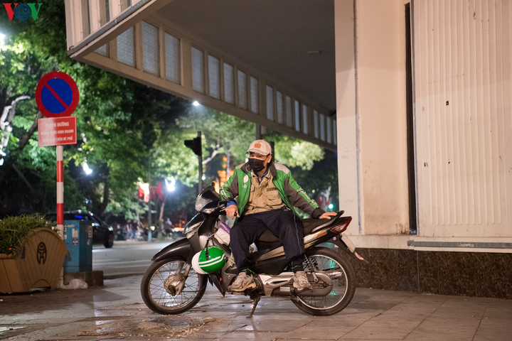 Hình ảnh hiếm khi lặp lại ở Hà Nội trước ngày hết cách xã hội - 12