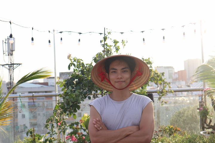 Nghỉ tránh dịch COVID-19, Phan Hiển bỏ trăm triệu đồng trồng vườn hồng tặng vợ - 5