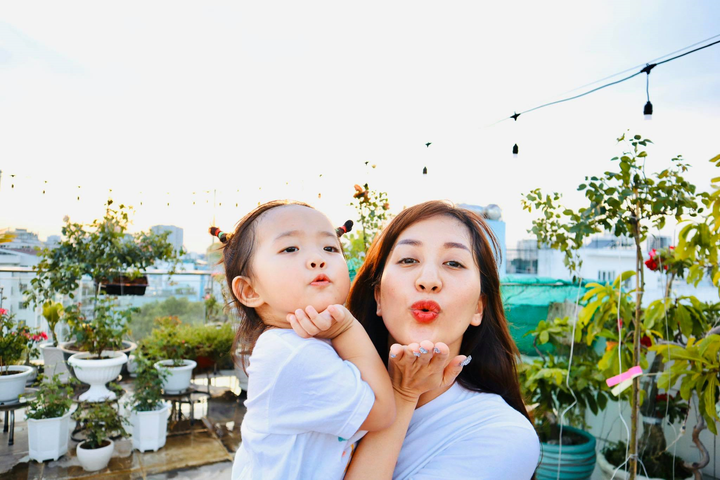 Nghỉ tránh dịch COVID-19, Phan Hiển bỏ trăm triệu đồng trồng vườn hồng tặng vợ - 7