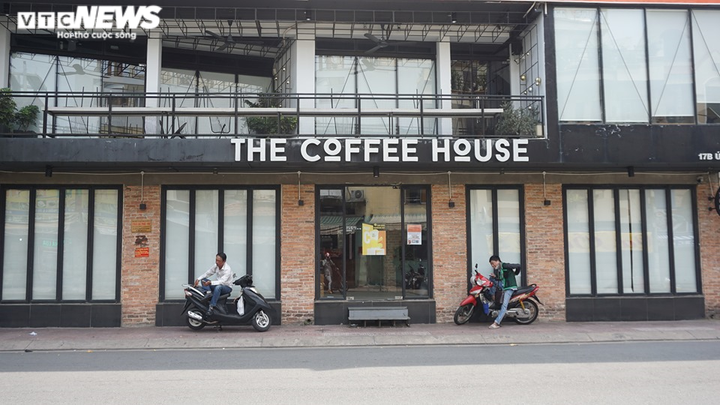 Quán cà phê, tiệm cắt tóc tại TP.HCM đông khách ngày đầu hết cách ly - 9