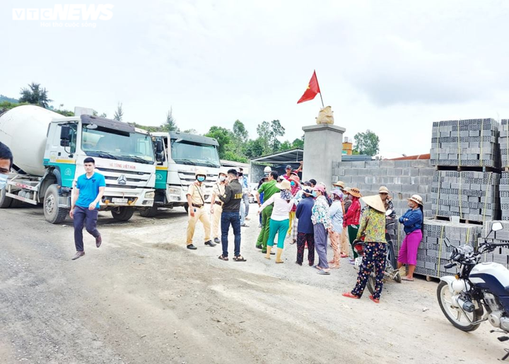 Bị dân chặn xe vào nhà máy, công ty ở Đà Nẵng đâm đơn kiện - 1