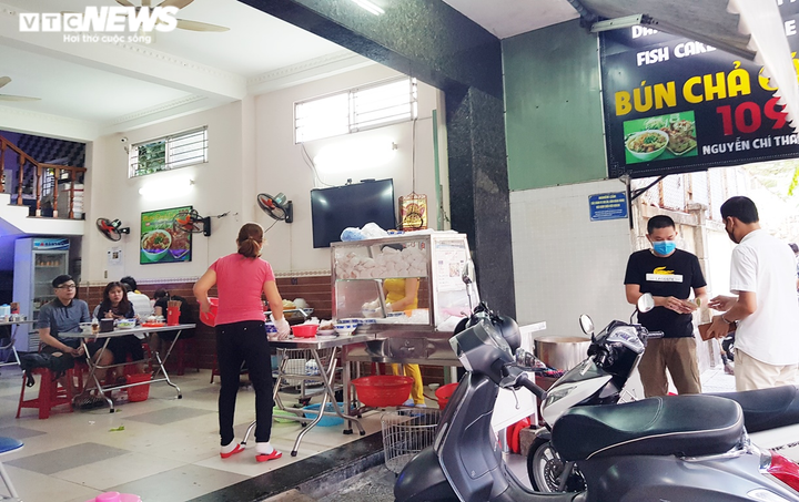 Nhịp sống sôi động ở Đà Nẵng trong ngày đầu hết cách ly toàn xã hội - 1