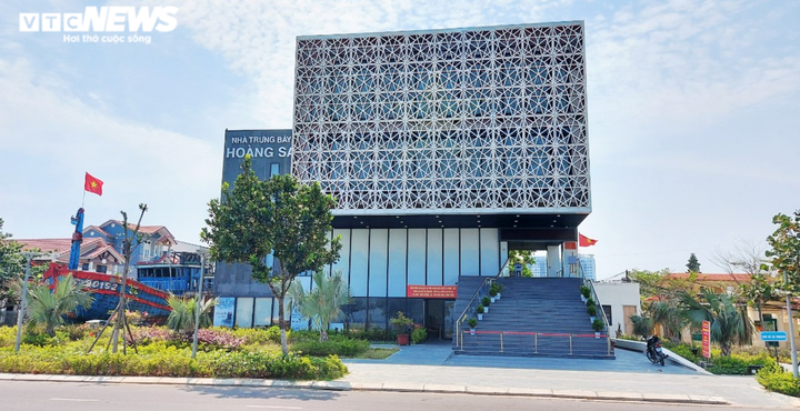 Trung Quốc 'thừa nước đục thả câu', lợi dụng đại dịch độc chiếm Biển Đông - 1