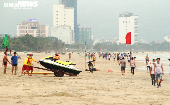 Nhịp sống sôi động ở Đà Nẵng trong ngày đầu hết cách ly toàn xã hội - 10