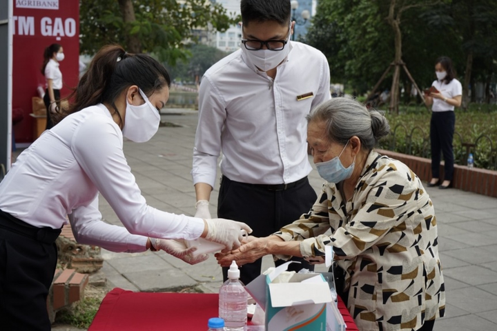 ATM phát gạo miễn phí 'Gửi yêu thương – Thay lời muốn nói' - 2