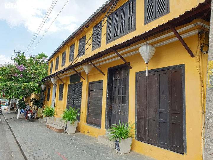 Nhà hàng, quán cà phê ở phố cổ Hội An đóng cửa im lìm trong ngày đầu hết cách ly - 8