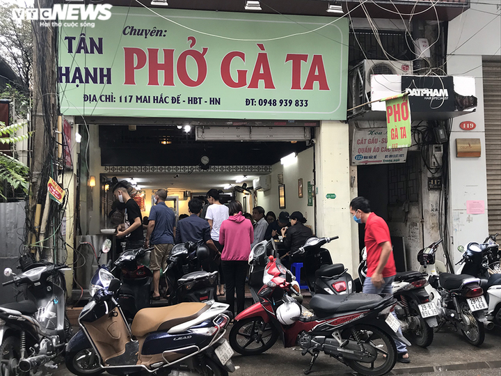 Hết cách ly, chủ quán phở dậy từ 2h sáng vẫn không kịp mở hàng - 5