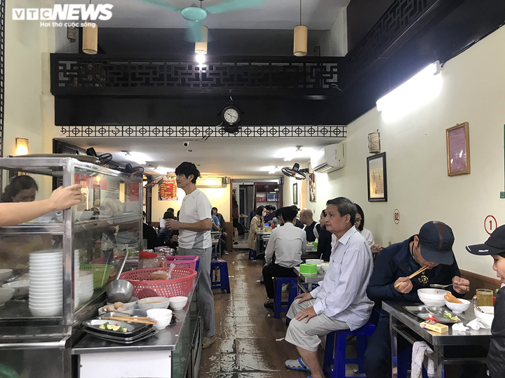 Hết cách ly, chủ quán phở dậy từ 2h sáng vẫn không kịp mở hàng - 6