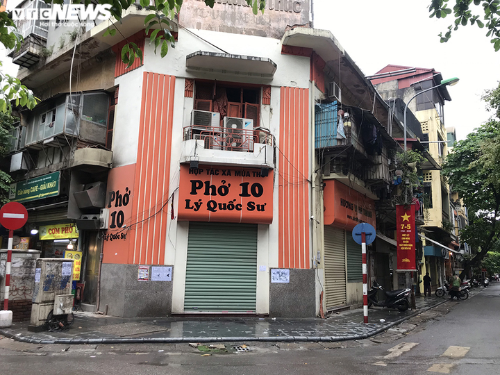 Hết cách ly, chủ quán phở dậy từ 2h sáng vẫn không kịp mở hàng - 3