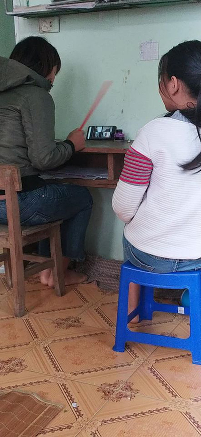 Bi hài họp phụ huynh trực tuyến: Người ngủ ngáy, người cầm roi bắt con ngồi cạnh - 2