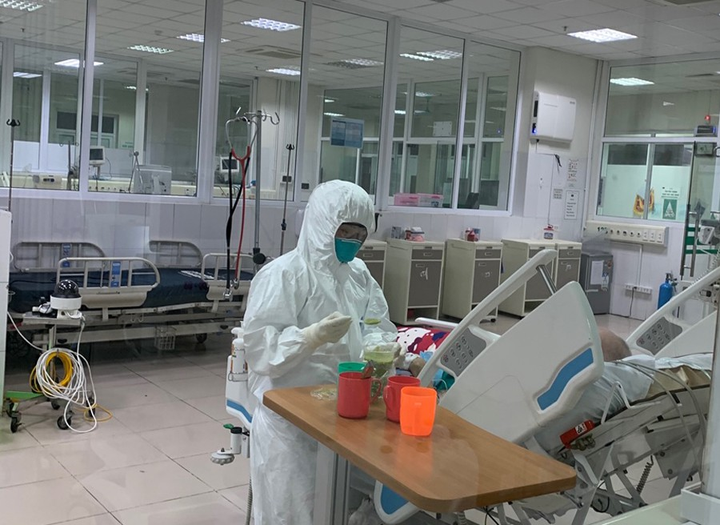 Bác sĩ tuyến đầu chống dịch: Bệnh nhân khỏi bệnh là phần thưởng với chúng tôi - 3