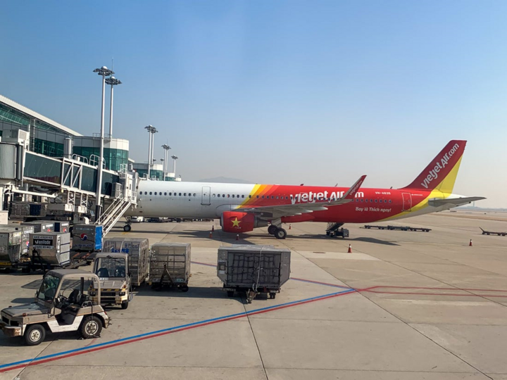 Việt Nam đưa hơn 200 công dân từ Singapore về nước - 1