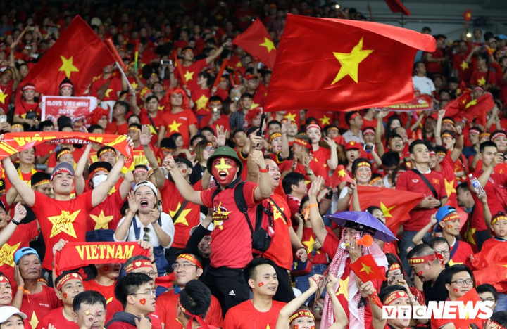 BLV Quang Huy: Bản quyền AFF Cup 2020 đắt vì CĐV Việt Nam yêu bóng đá - 2
