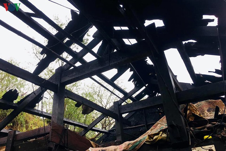 Mưa đá khổng lồ dội xuống xã biên giới Lai Châu, hàng trăm ngôi nhà tan hoang - 6